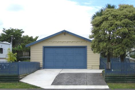 Photo of property in 3 Cresta Avenue, Beach Haven, Auckland, 0626