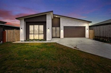 Photo of property in 3 Poutawa Lane, Clarks Beach, 2122