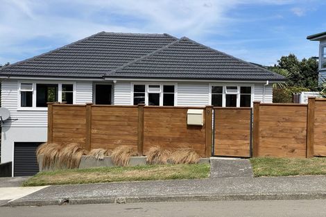 Photo of property in 9 Woodstock Terrace, Tawa, Wellington, 5028