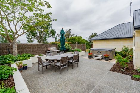 Photo of property in 132 Round Hill Road, Loburn, 7472