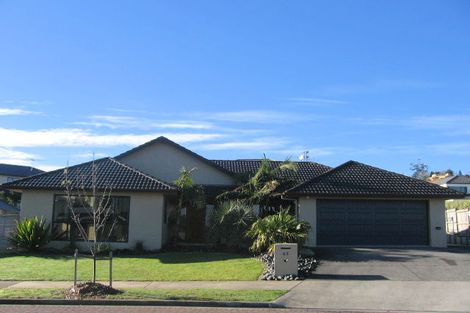 Photo of property in 43 Newbliss Crescent, East Tamaki Heights, Auckland, 2016