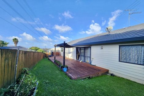 Photo of property in 9 Killygordon Place, Massey, Auckland, 0614