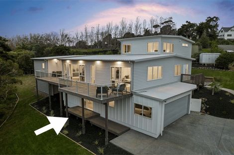 Photo of property in 299 Whangaparaoa Road, Red Beach, 0932
