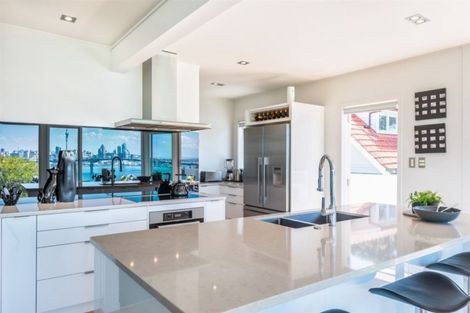 Photo of property in 24 Bridge View Road, Birkenhead, Auckland, 0626