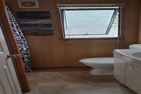 Photo of property in 210 Lake Road, Northcote, Auckland, 0627