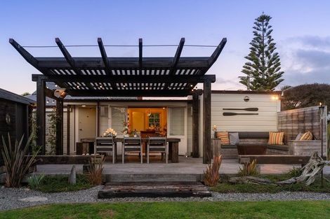 Photo of property in 6 Rauparaha Street, Waikanae Beach, Waikanae, 5036