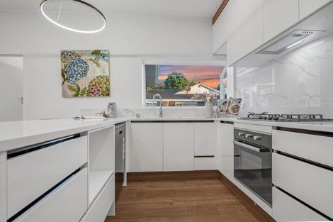 Photo of property in 1/13 Clevedon Road, Papakura, 2110