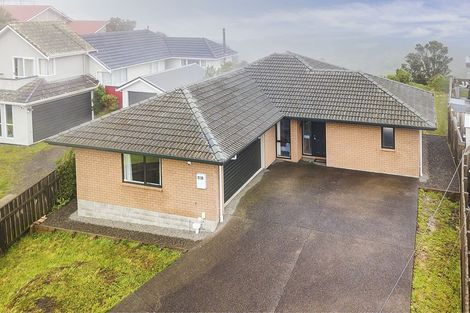 Photo of property in 52 Miles Crescent, Newlands, Wellington, 6037