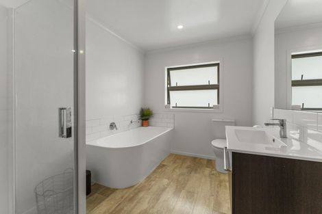 Photo of property in 15 Kingi Te Ahoaho Place, Otaki, 5512