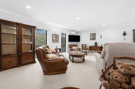 Photo of property in 120 Walter Strevens Drive, Conifer Grove, Takanini, 2112
