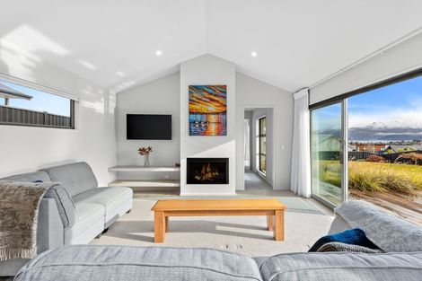 Photo of property in 8 The Heights Avenue, Wanaka, 9305