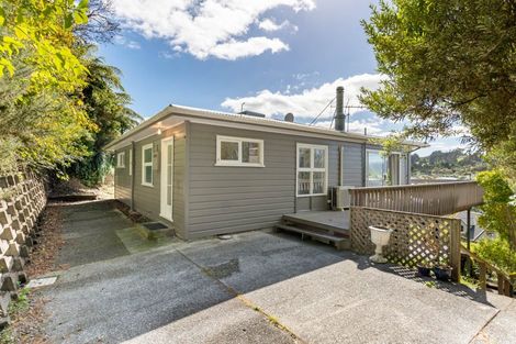 Photo of property in 171 Miromiro Road, Normandale, Lower Hutt, 5010