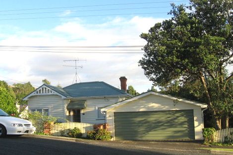 Photo of property in 14 Moore Street, Hillcrest, Auckland, 0627