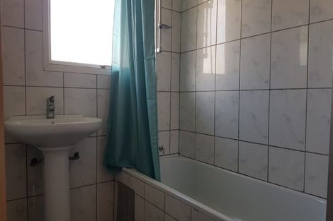 Photo of property in 3/4 Pomaria Road, Henderson, Auckland, 0610