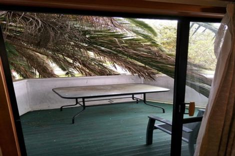 Photo of property in 6 Beaubank Road, Kelston, Auckland, 0602