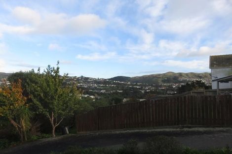 Photo of property in 28 Dominica Crescent, Grenada Village, Wellington, 6037