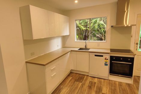 Photo of property in 4 Glanmire Road, Newlands, Wellington, 6037