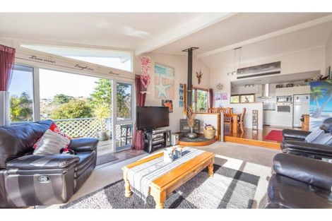 Photo of property in 4 Elliston Crescent, Stanmore Bay, Whangaparaoa, 0932