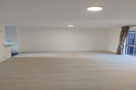 Photo of property in 33 Central Park Drive, Te Atatu South, Auckland, 0610