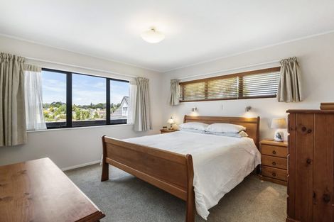 Photo of property in 20 Ronald Macken Place, Windsor Park, Auckland, 0632