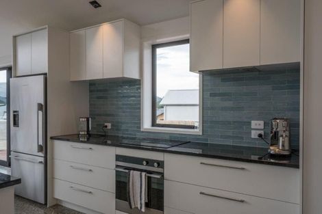 Photo of property in 6 Scurr Terrace, Wanaka, 9305