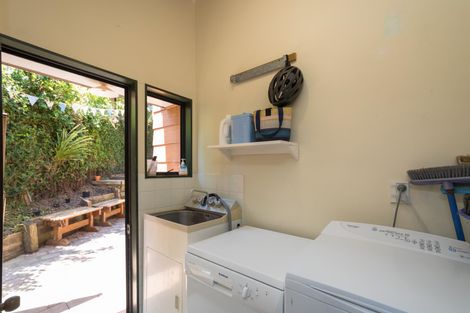 Photo of property in 35 Heathcote Place, Fitzherbert, Palmerston North, 4410