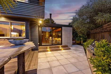 Photo of property in 42 Whitfield Street, Sumner, Christchurch, 8081