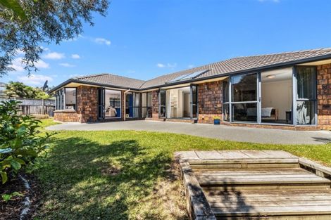 Photo of property in 8 Ballymore Drive, Pinehill, Auckland, 0632