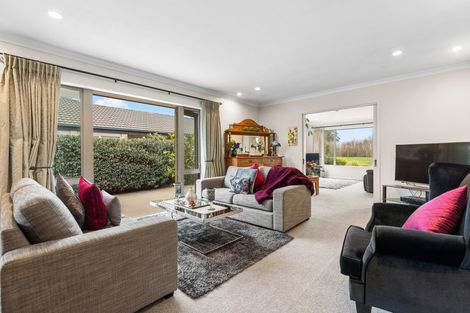 Photo of property in 92 Willowview Drive, Redwood, Christchurch, 8051