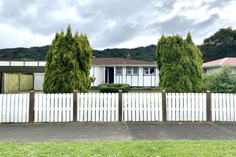 Photo of property in 15 Holdsworth Avenue, Trentham, Upper Hutt, 5018