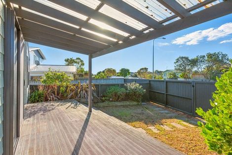 Photo of property in 30 Eruini Street, Waikanae Beach, Waikanae, 5036