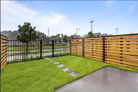 Photo of property in 2 Kumerahou Street, Kumeu, 0810