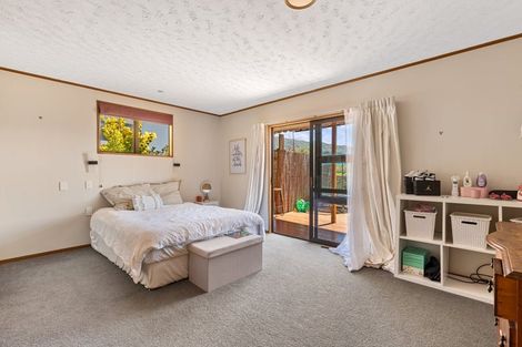 Photo of property in 73 Devon Street, Picton, 7220