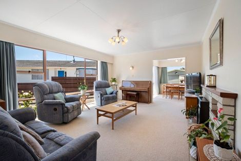 Photo of property in 18 Palliser Place, Milson, Palmerston North, 4414