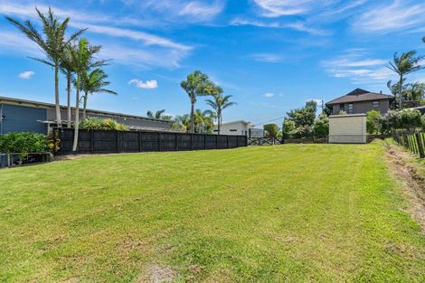 Photo of property in 26 Oxford Street, Whakapirau, 0583