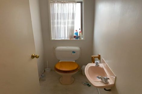 Photo of property in 1/62 Aviemore Drive, Highland Park, Auckland, 2010