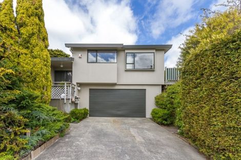 Photo of property in 2 Kowhai Street, Tawa, Wellington, 5028