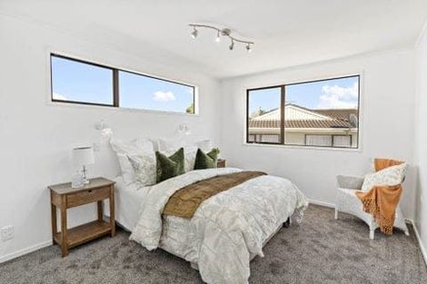 Photo of property in 9 Massine Place, Randwick Park, Auckland, 2105