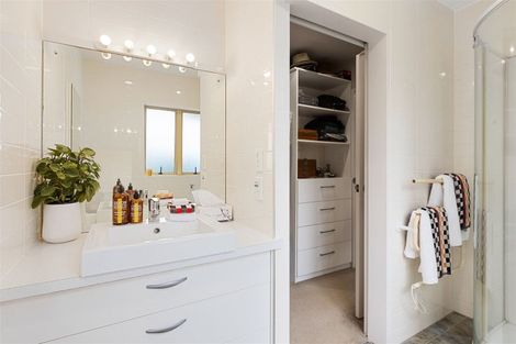 Photo of property in 484 Beach Road, Murrays Bay, Auckland, 0630