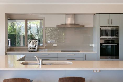 Photo of property in 16 Gunbar Drive, Welcome Bay, Tauranga, 3175