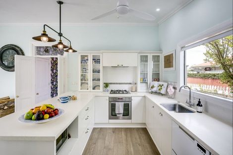 Photo of property in 3 Terrace Lane, Hospital Hill, Napier, 4110