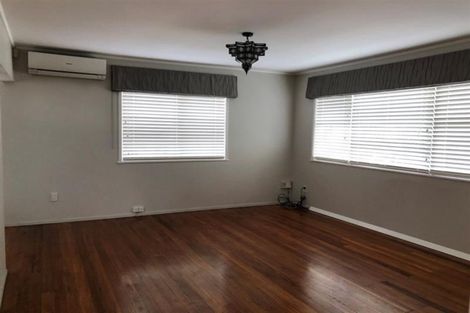 Photo of property in 30 Convair Crescent, Mangere, Auckland, 2022