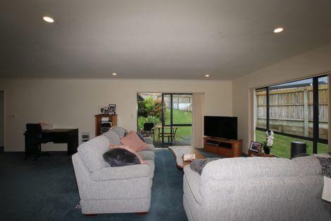 Photo of property in 40 Semillon Avenue, Henderson, Auckland, 0612