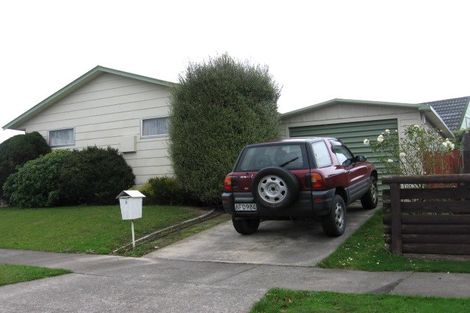 Photo of property in 2-4 Suzanne Grove, Kelvin Grove, Palmerston North, 4414