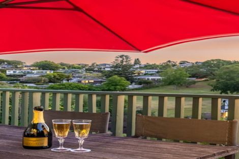 Photo of property in 10 Oliver Twist Avenue, Mellons Bay, Auckland, 2014