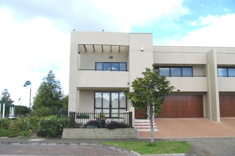 Photo of property in 21/15a Vinograd Drive, Te Atatu Peninsula, Auckland, 0610