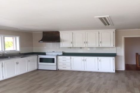 Photo of property in 17 School Road, Riverhead, 0820