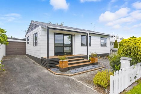 Photo of property in 42 Quinn Road, Levin, 5510