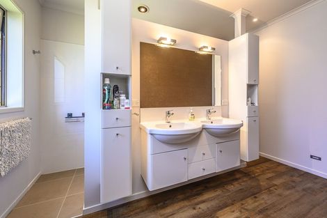 Photo of property in 5b Tupuhi Place, Highlands Park, New Plymouth, 4312