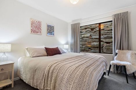 Photo of property in 33 Mcdonnell Road, Arrowtown, 9302